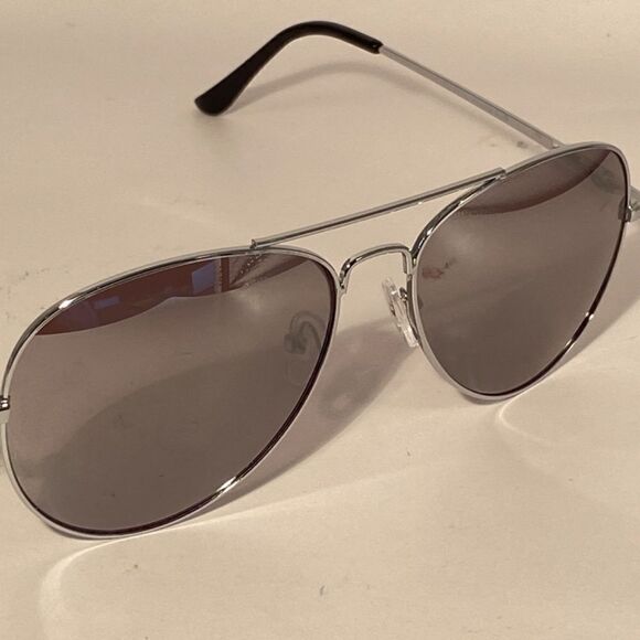 1026 Silver Aviator Sunglasses Grey Mirrored Lenses NWOT